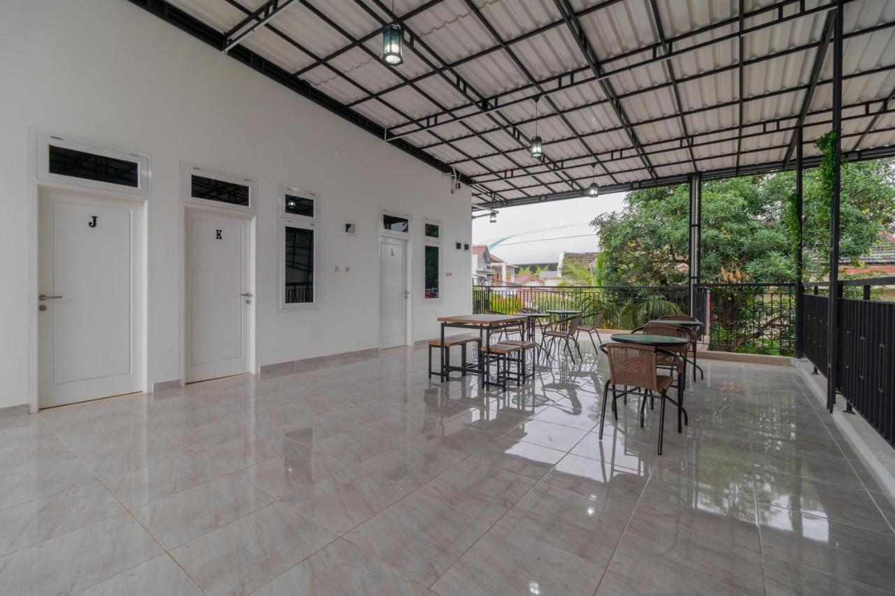 Reddoorz Syariah Near Summarecon Mall Bekasi Esterno foto
