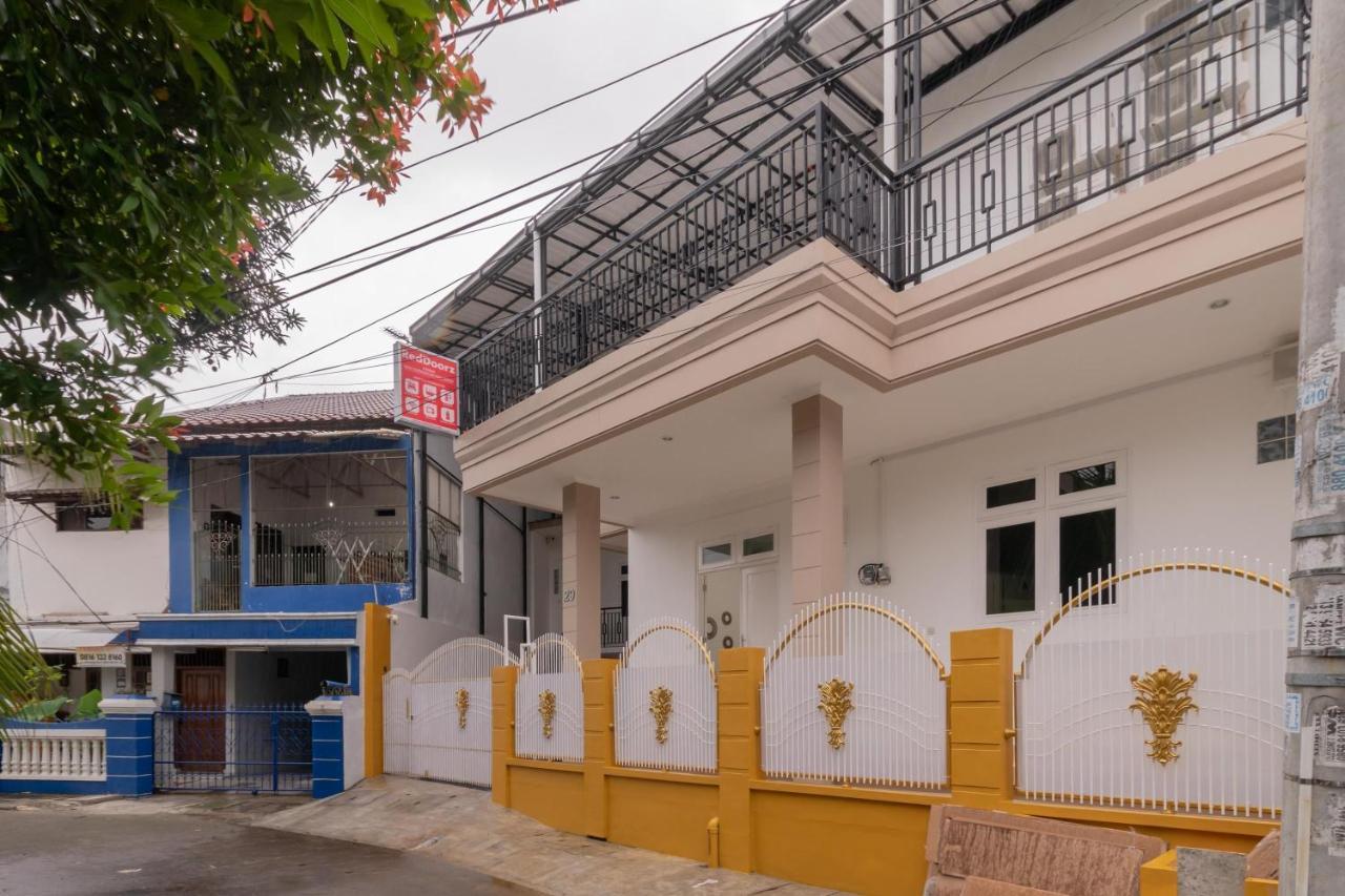 Reddoorz Syariah Near Summarecon Mall Bekasi Esterno foto